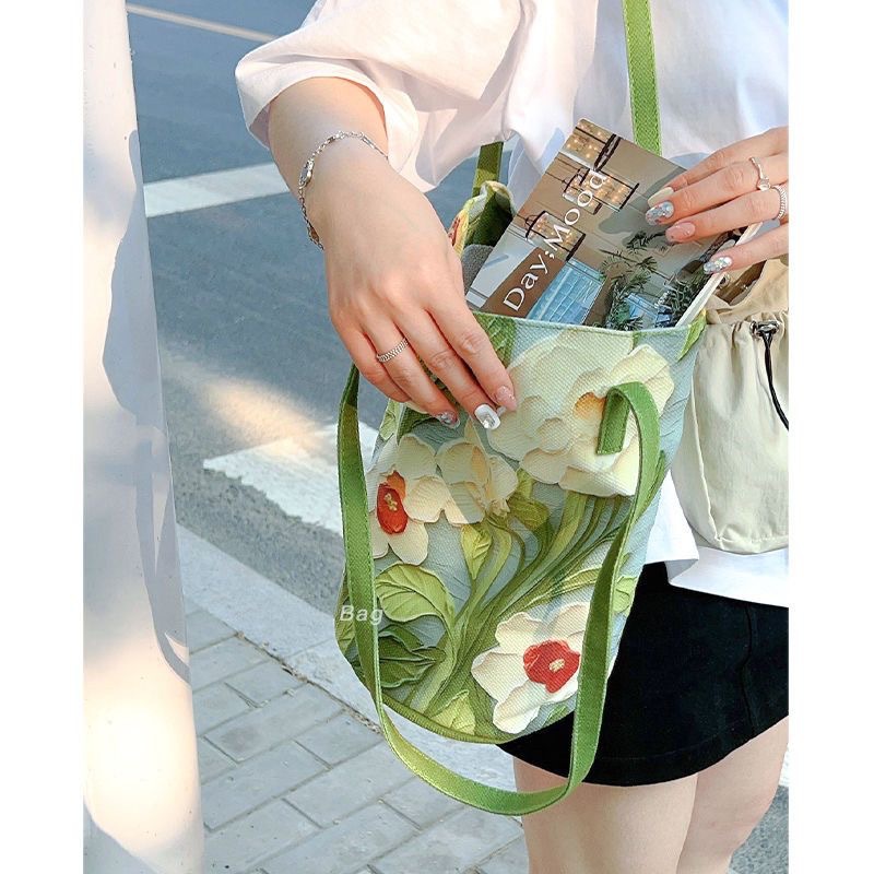 2025 New Oil Painting Flower Niche High-end Shoulder Bag All-match Niche Large Capacity Portable Commuter Bucket Bag