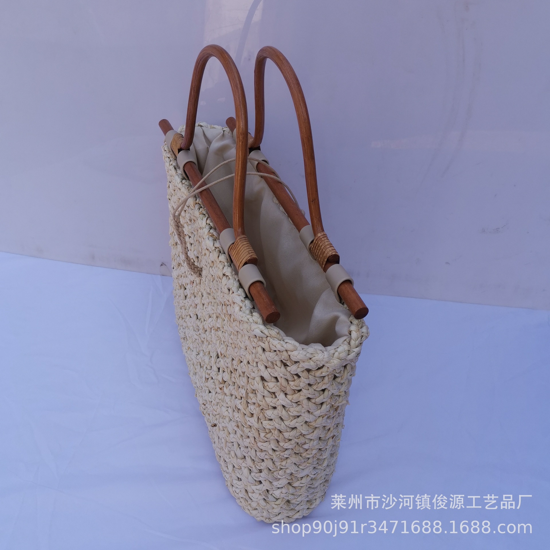 Manufacturer Custom-Made Three-Strand Corn Husk Beveled Edge Bag with Bamboo and Rattan Handles Satchel Straw Bag