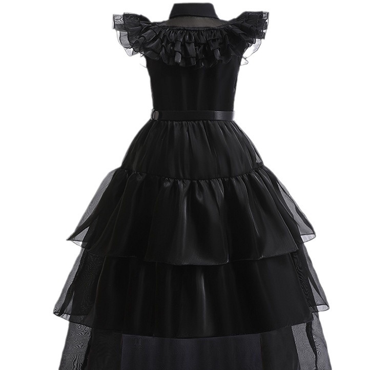 Explosions Adams family cos clothing female owner with black dress dress 20.23 million holy day Wednesday dress