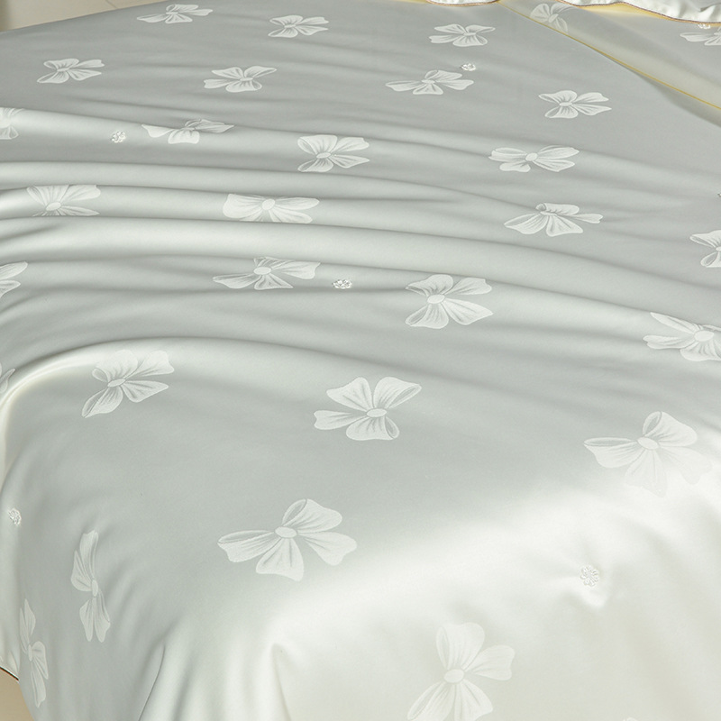 Luxurious Silk Jacquard Summer Quilt with Silver Threads, Skin-Friendly Breathable Air-Conditioning Quilt, Handmade Silk Core for Spring and Autumn