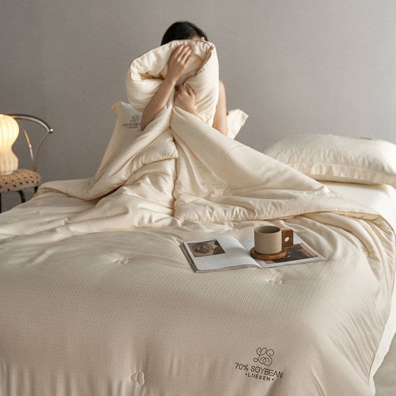Light luxury high-end bean seal 70% soybean quilt antibacterial spring and autumn quilt winter quilt core