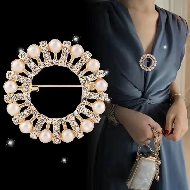 Butterfly Alloy Jewelry, High-End, Simple, Versatile, High-Grade Brooch, Anti-Exposure Pin, Corsage, Clothing Accessories Wholesale