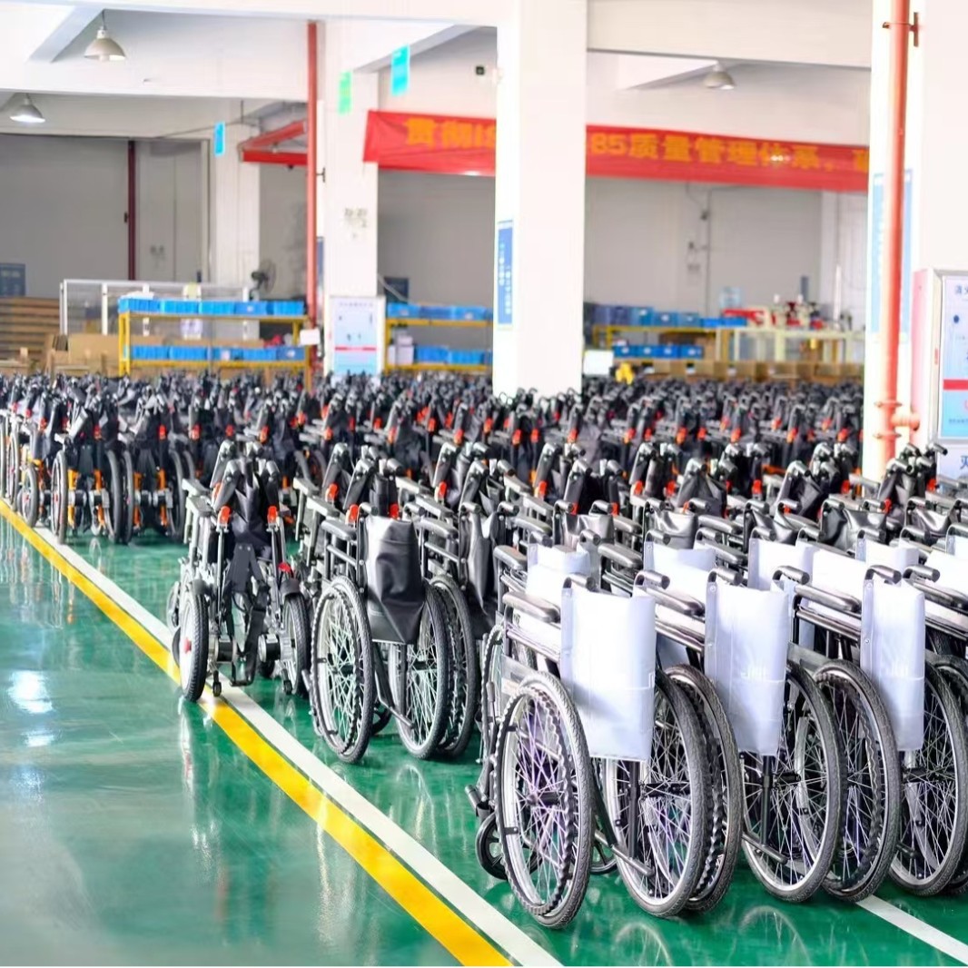 Electric wheelchair foldable intelligent automatic flashlight dual-purpose four-wheel scooter wheelchair for the elderly