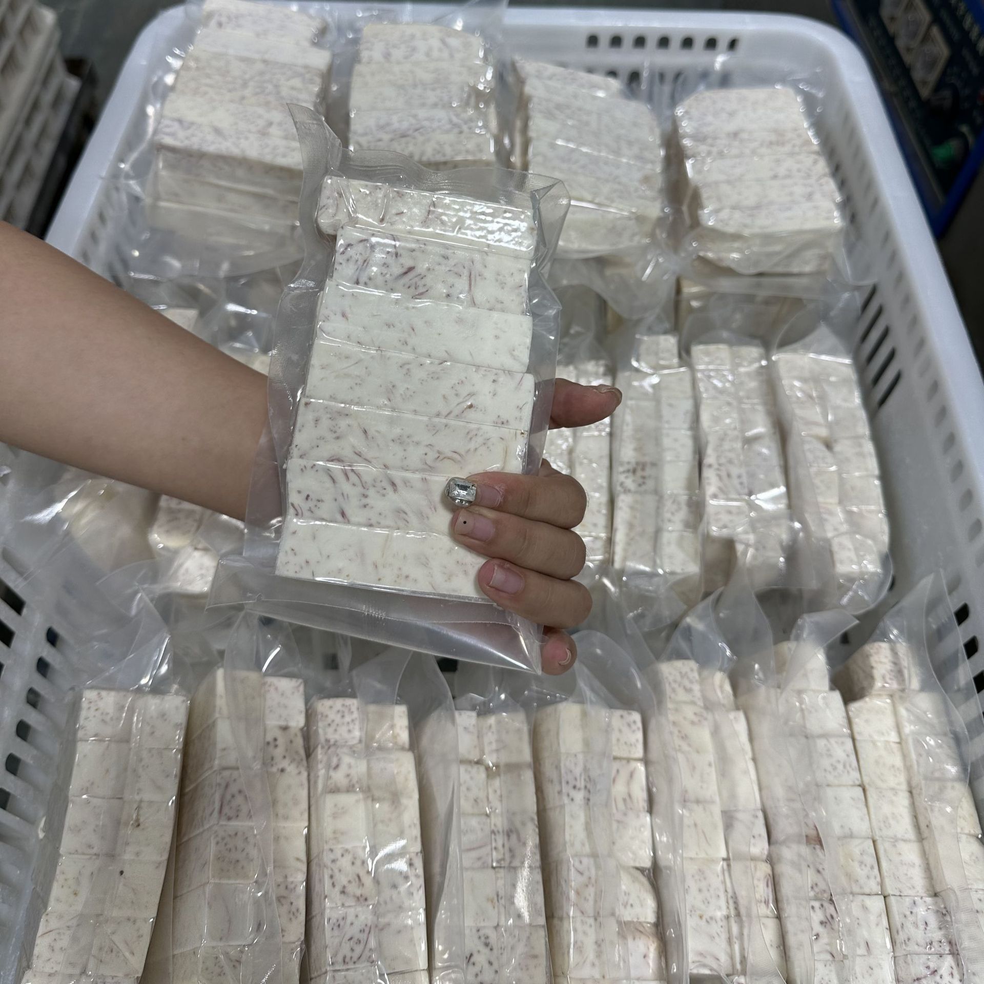 Fujian Instant Frozen Taro Strips, Frozen Taro Chunks, Taro Cubes, Sweet Potato Chunks, Special for Milk Tea, Desserts, Hot Pot, and Restaurants
