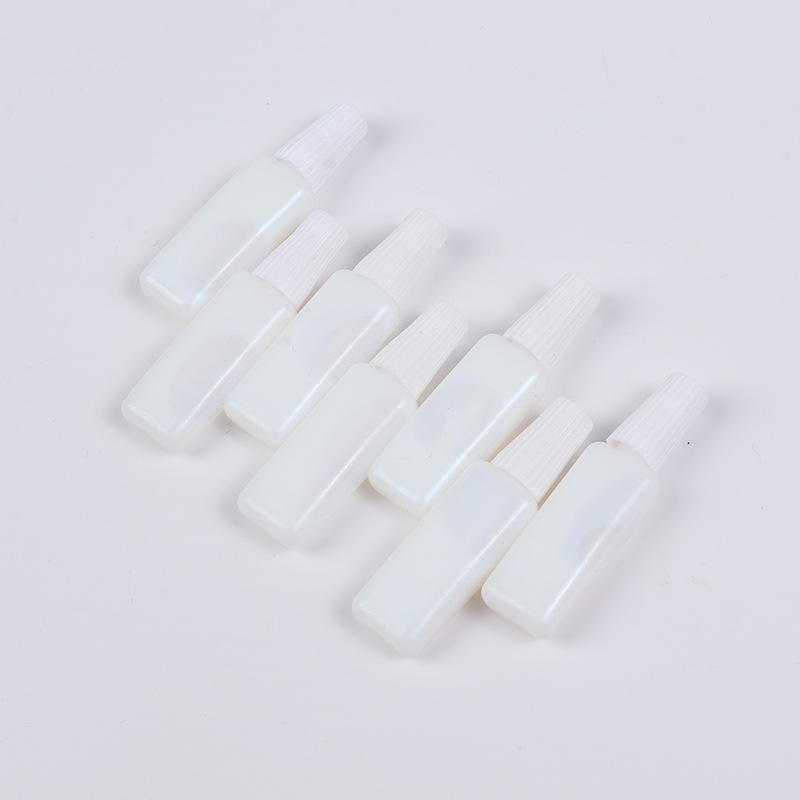 Factory spot wholesale e-commerce trial false eyelash glue small bottle flat bottle mini eyelash glue factory spot