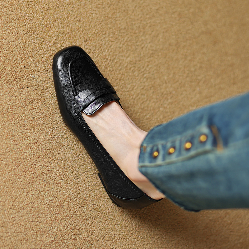 [Ready Stock] 2024 New Shallow Mouth Slip-On Lazy Shoes Women's Flat Loafers Small Leather Shoes Peas Shoes