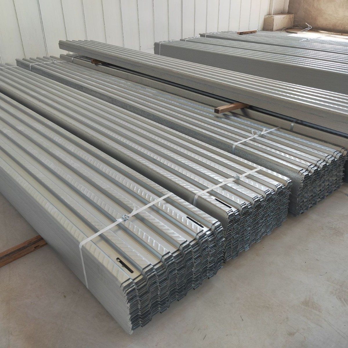 Zinc-Aluminum-Magnesium Maintenance Channel Photovoltaic Maintenance Channel Solar Power Station Maintenance Board Entity Manufacturer