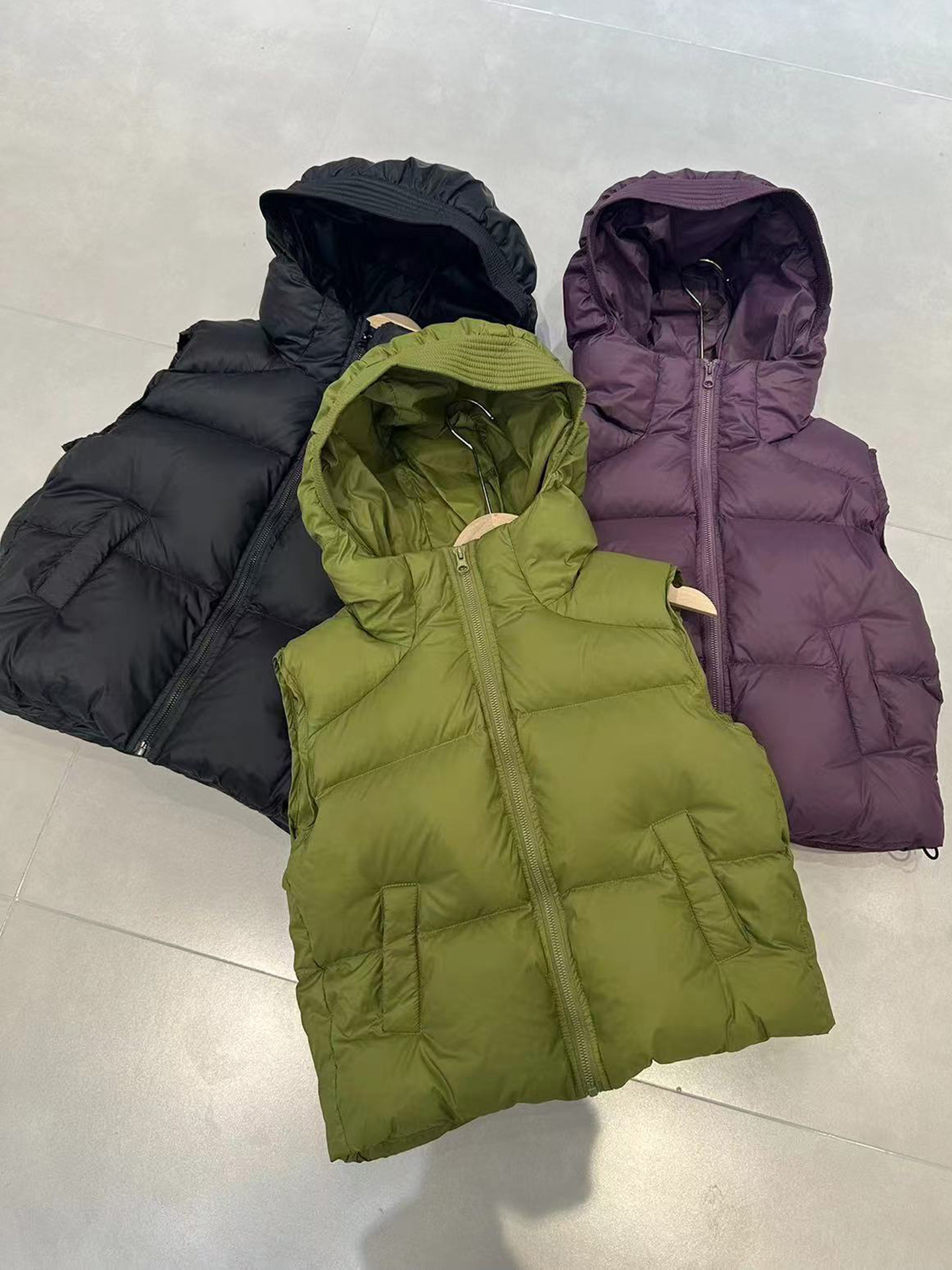 Children's Down Jacket 2024 New Vest for Boys and Girls Middle and Big Children Wearing Waistcoat Hat Thickened Vest Trendy