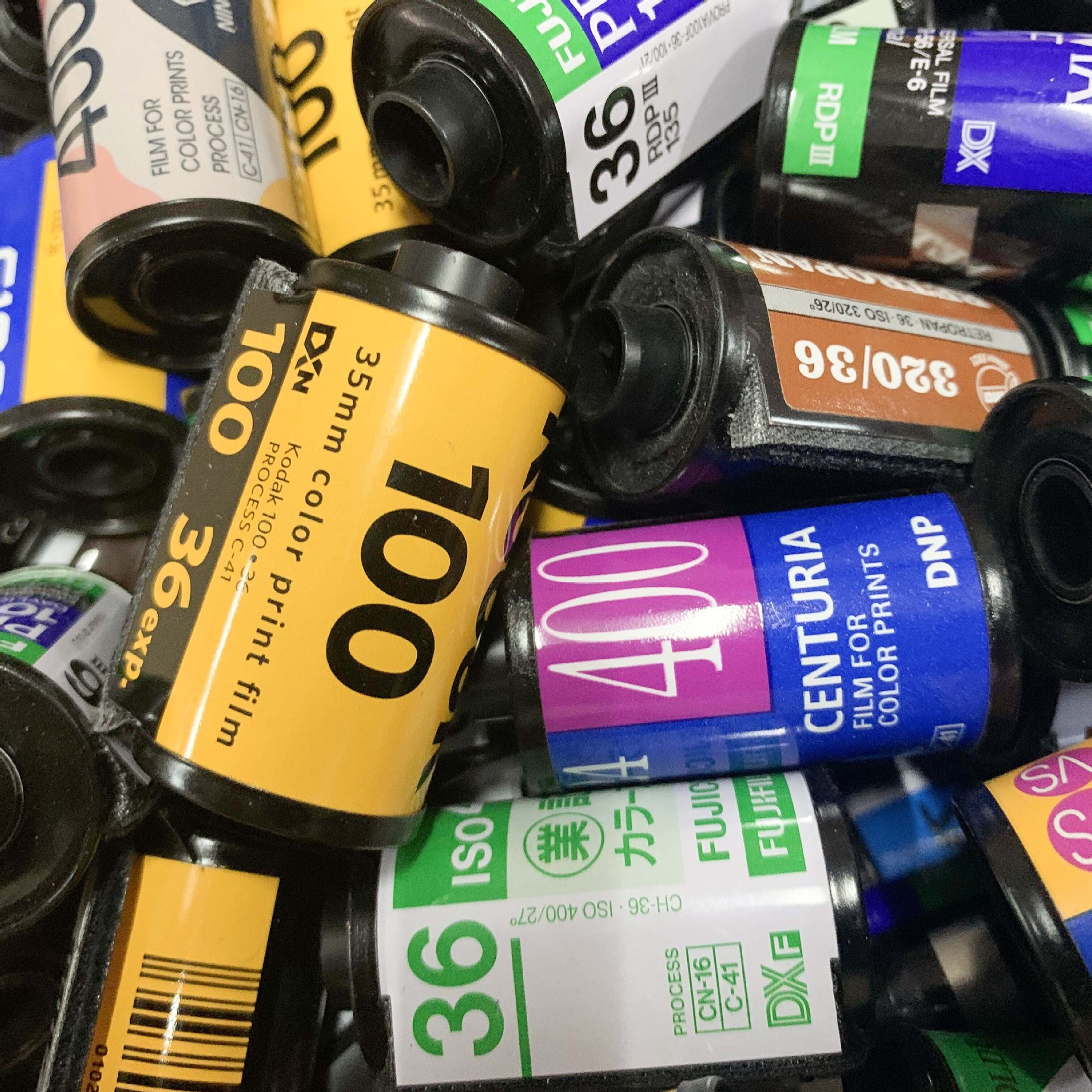 135 film film metal cassette can be divided into carbon-free tape box factory supplies a large number of film 35MM in stock