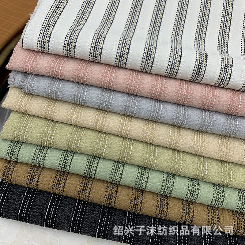 В наличии жаккардовая ткань с вертикальными полосами для костюма