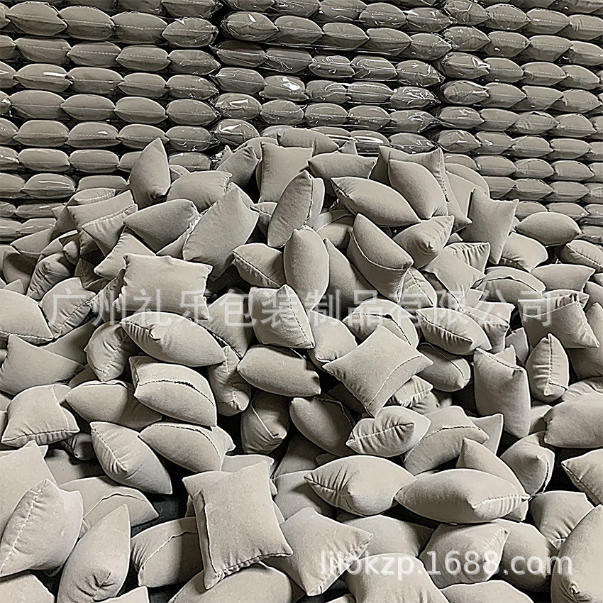 High-Quality Velvet Filled Cotton Jewelry Bracelet Display Purse Small Pillow Padded Pillows Personalized Customization