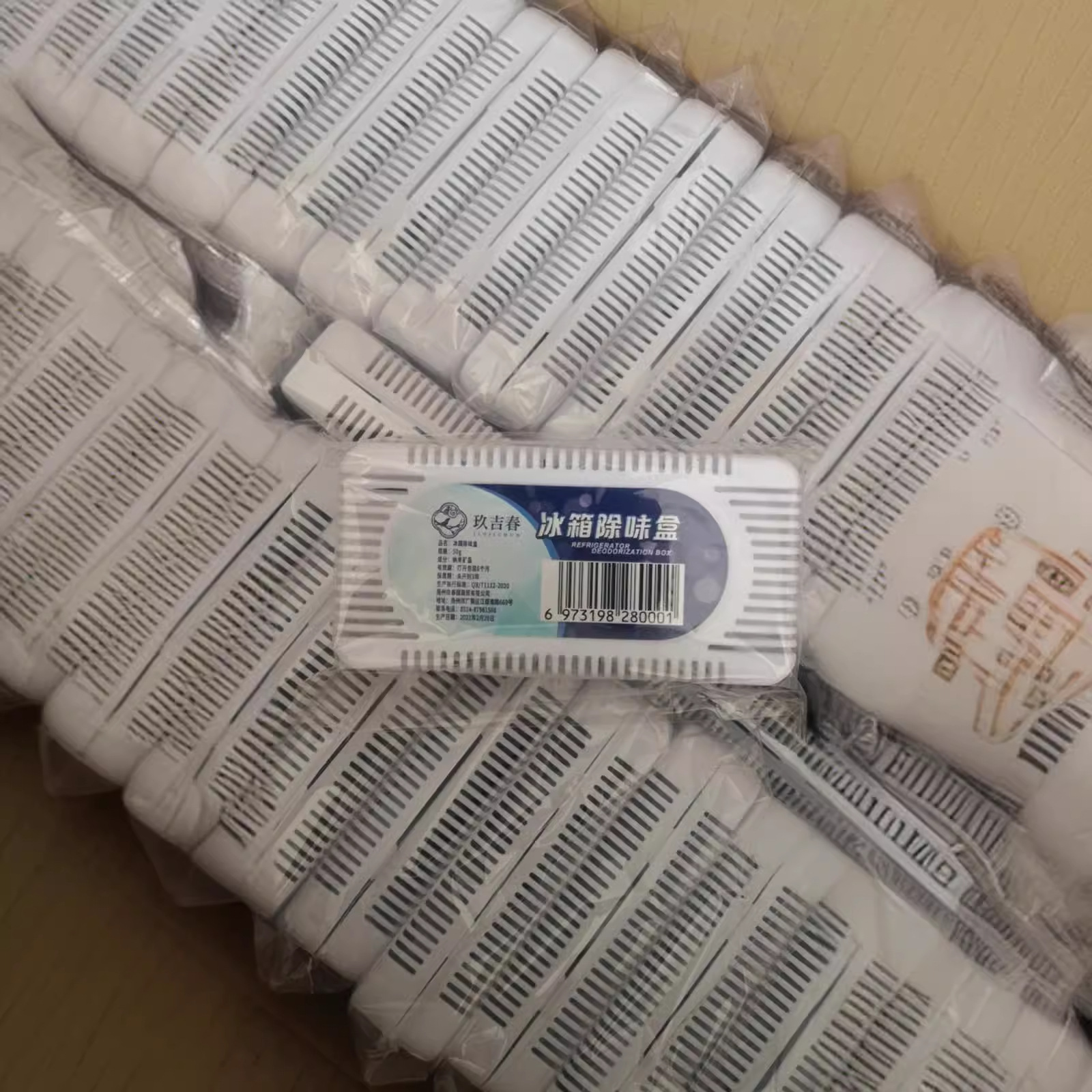 Refrigerator Deodorizing Box Refrigerator Deodorizing Box Refrigerator Nano Mineral Crystal Activated Carbon Dehumidification Box Ready for Sale