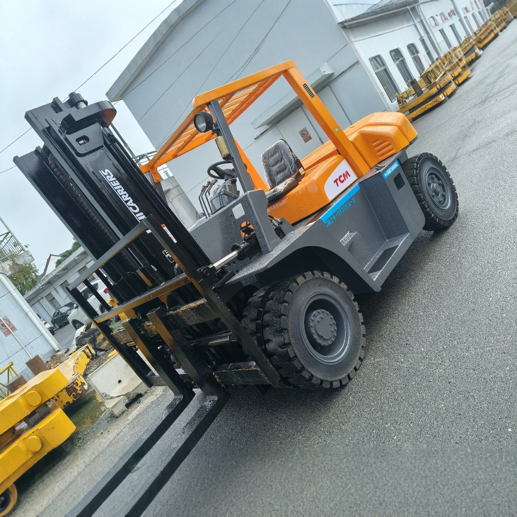 Б/у погрузчик Tcm 7 тонн, высота подъема 3 м с боковым сдвигом, недорогой погрузчик, быстрая доставка