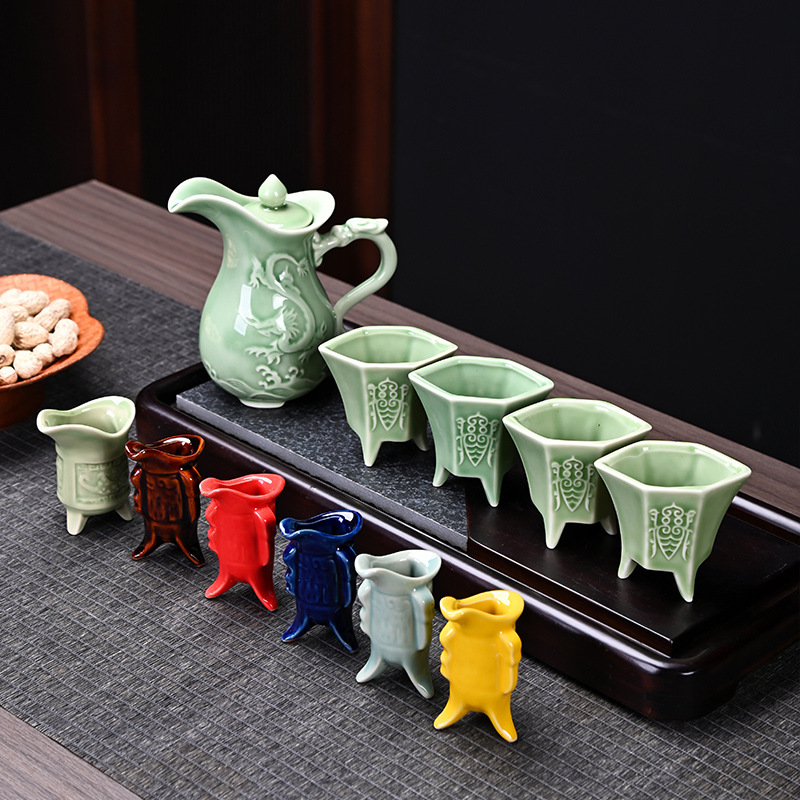 Новый набор для вина с рельефной императорской чашкой, антикварные керамические бокалы, один чайник и шесть чашек