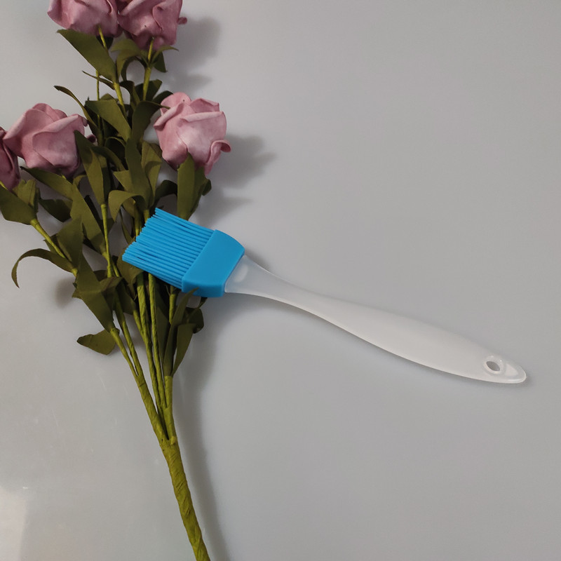 T silicone barbecue brush Silicone butter brush kitchen baking tool cake oil brush can be customized logo