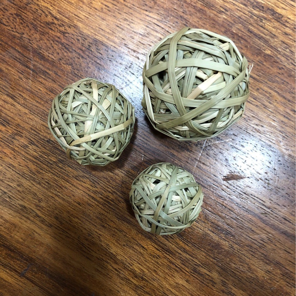 Factory Direct Supply of Hand-Woven Natural Rattan Toys Accessories Parrot Supplies