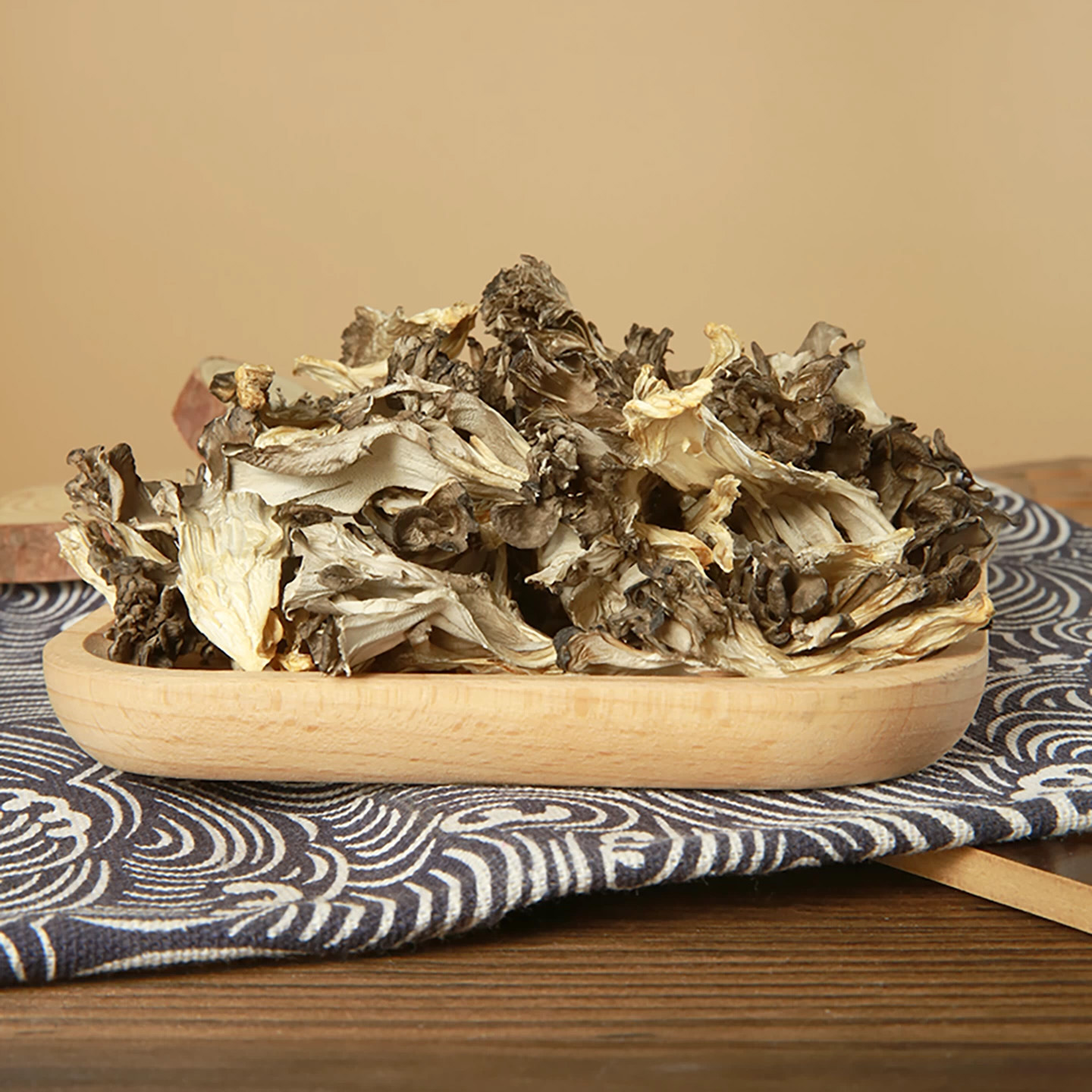 Factory direct Qingyuan ash tree flower fragments deep processing ash tree flower leftover materials auxiliary materials ash tree flower feeding