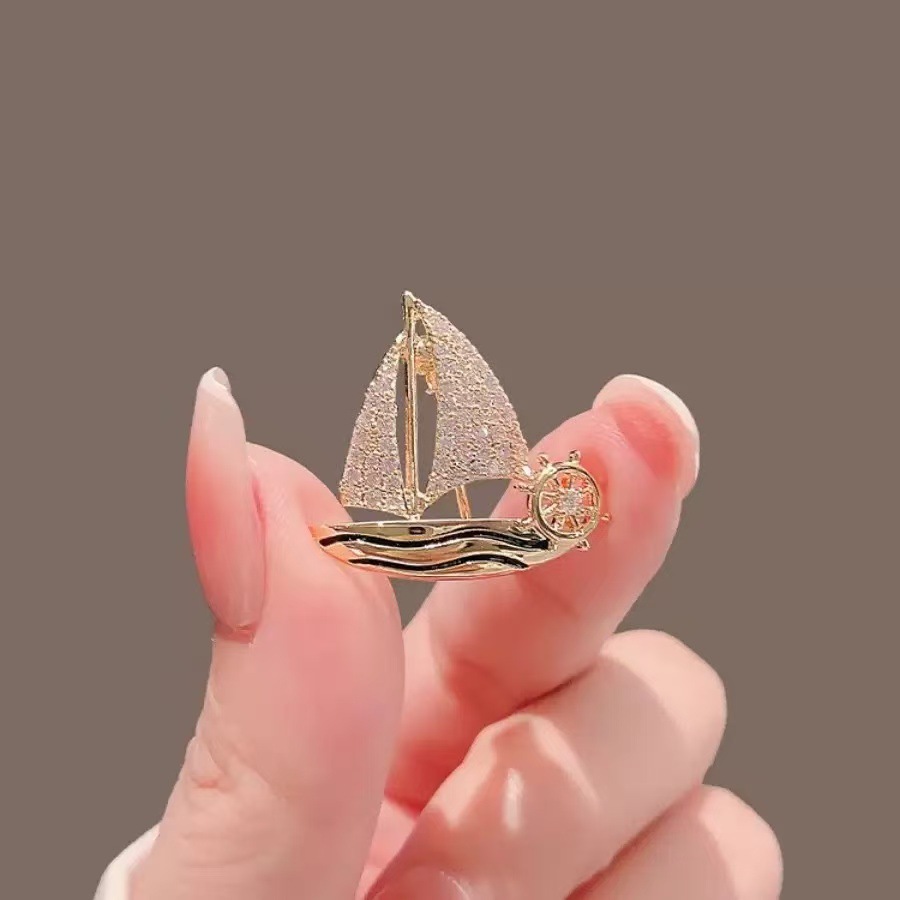 Small Sailboat Brooch, High-End Niche, High-End Men's and Women's Elegant, Smooth Sailing Pin, Anti-Exposure Buckle, Corsage Accessories