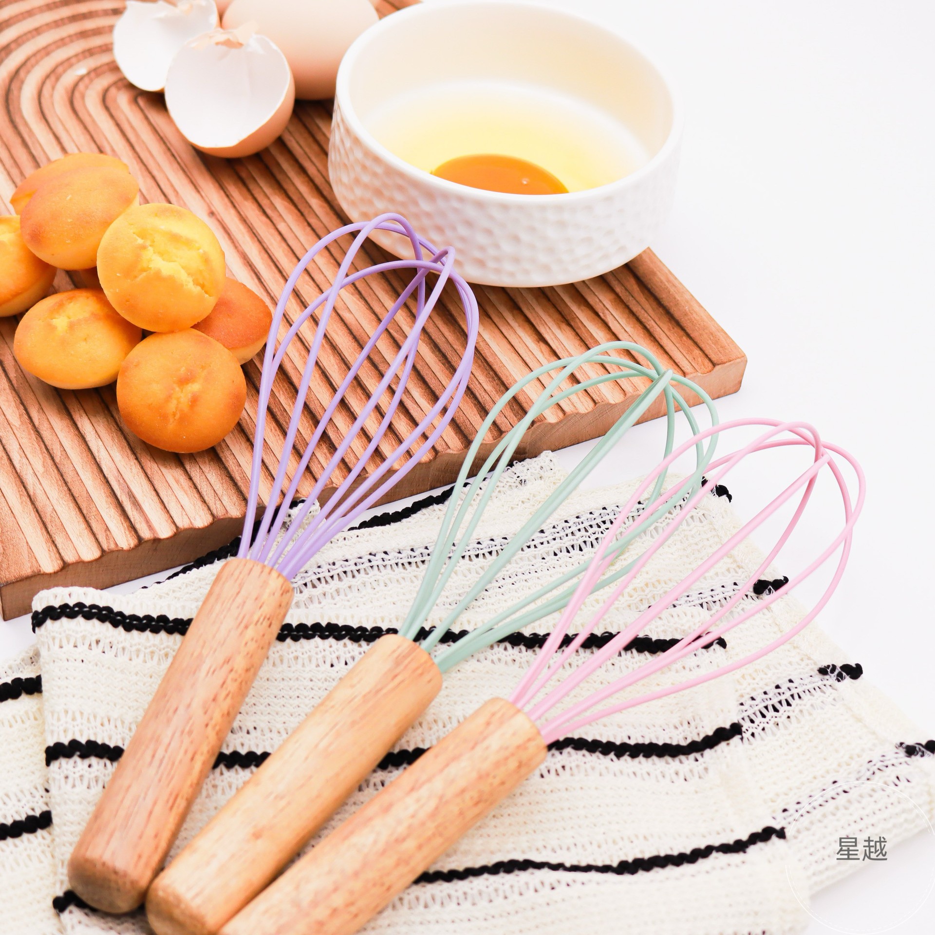 Cross-Border New 8-Inch 10inch 12inch Silicone Egg Beater Manual Wooden Handle Mixer Egg White Baking Tools Wholesale