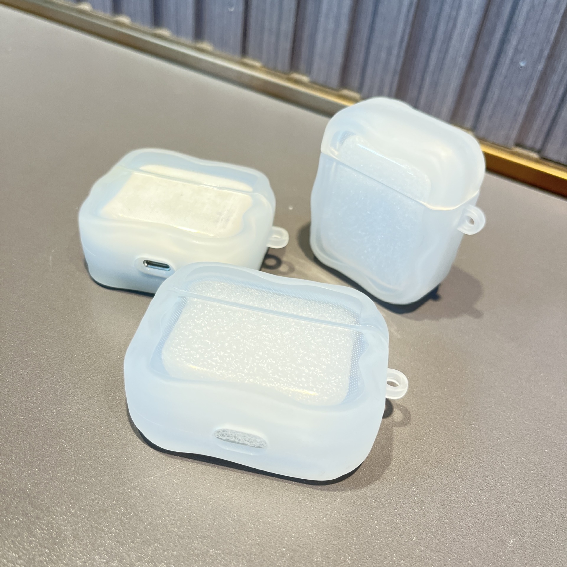 Suitable for Apple 2/3/4/5 Generation Wave Bluetooth Earphone Case, the Latest Airpodspro3 Protective Case, Tpu Soft Case