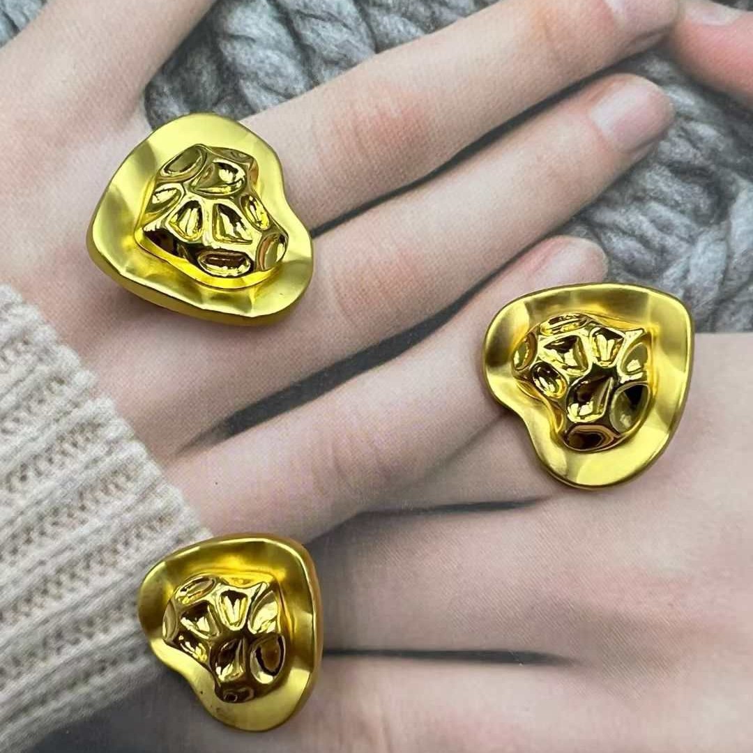 New in Stock Irregular Buttons Wholesale Boutique Fashion Buttons Hollow Flower Metal Buttons Coat Buttons Fashion Buttons