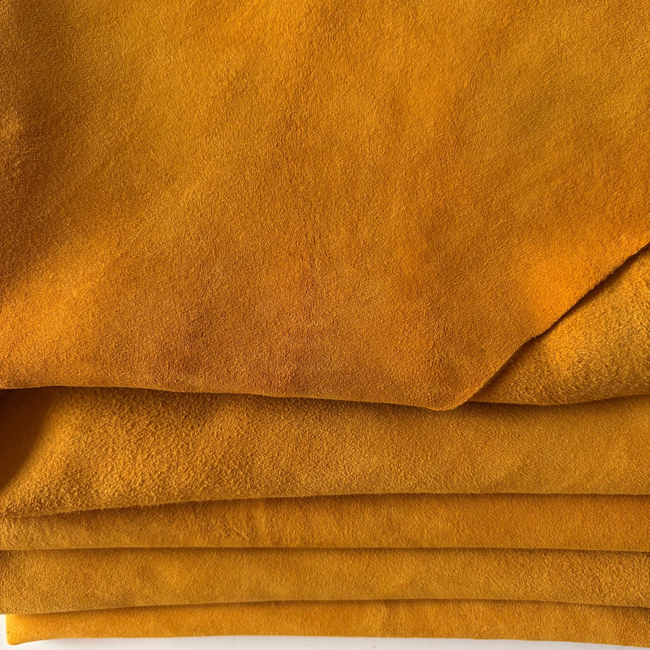 Factory Direct Sale Yellow Sheep Split Suede Leather Soft Genuine Leather Suede Material Suede Leather Fabric in Stock Pure Leather