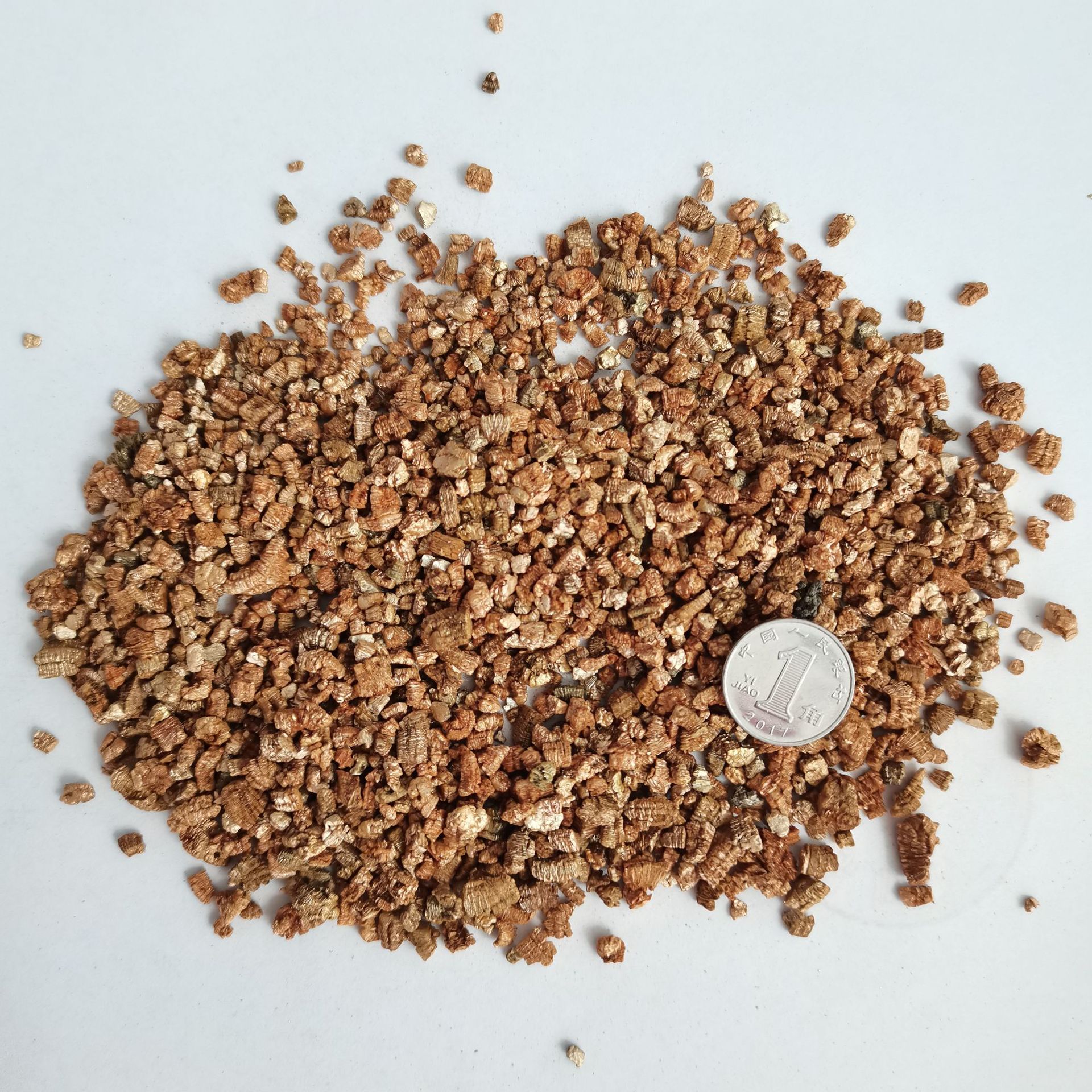 Manufacturer Supplies Vermiculite, Vermiculite Granules for Agricultural Planting, Expanded Vermiculite, 1-3mm Golden Vermiculite