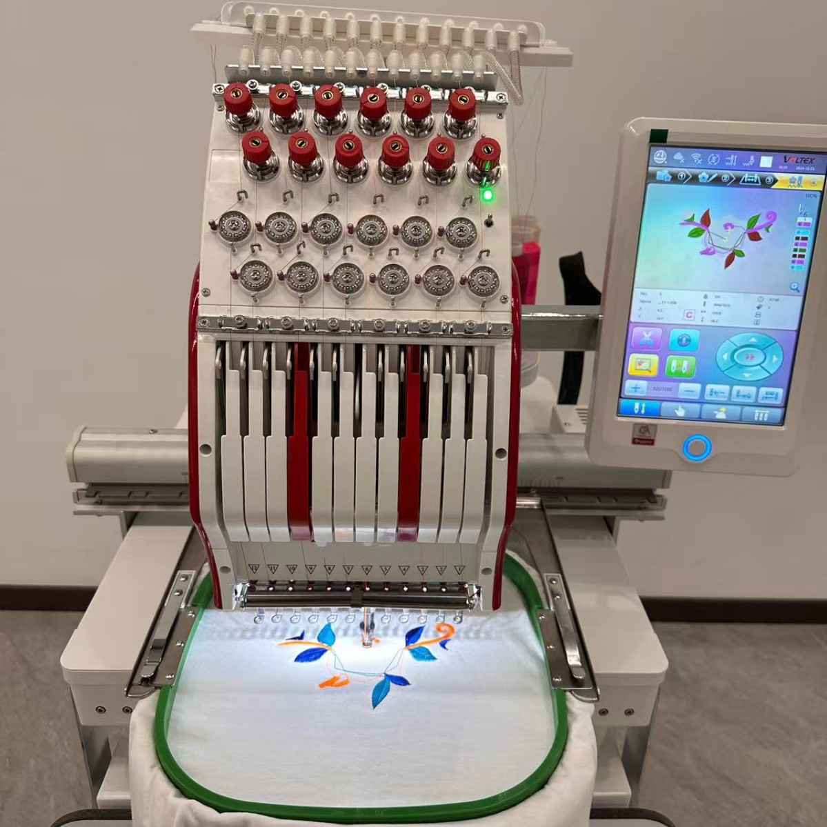 Yip's single head 12 needle new new color A15 electric control embroidery machine 300*400 computer embroidery machine