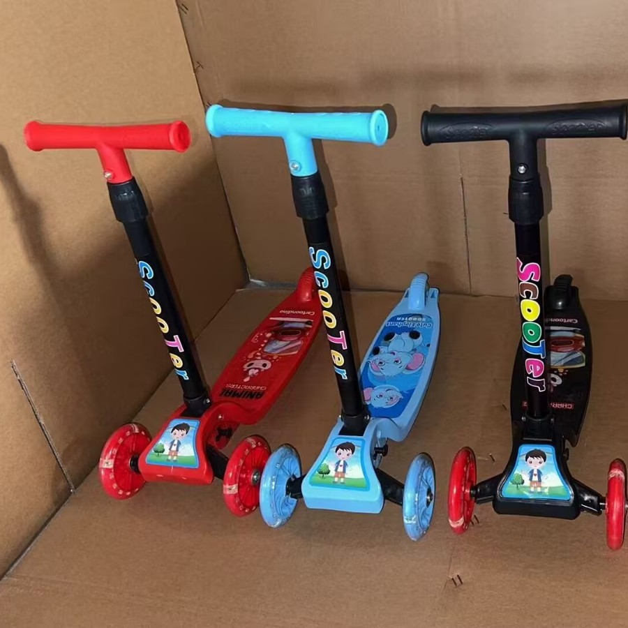 Foldable four-speed adjustable one-foot pedal scooter flash wheel suitable for children from 2 to 10 years old sports toy