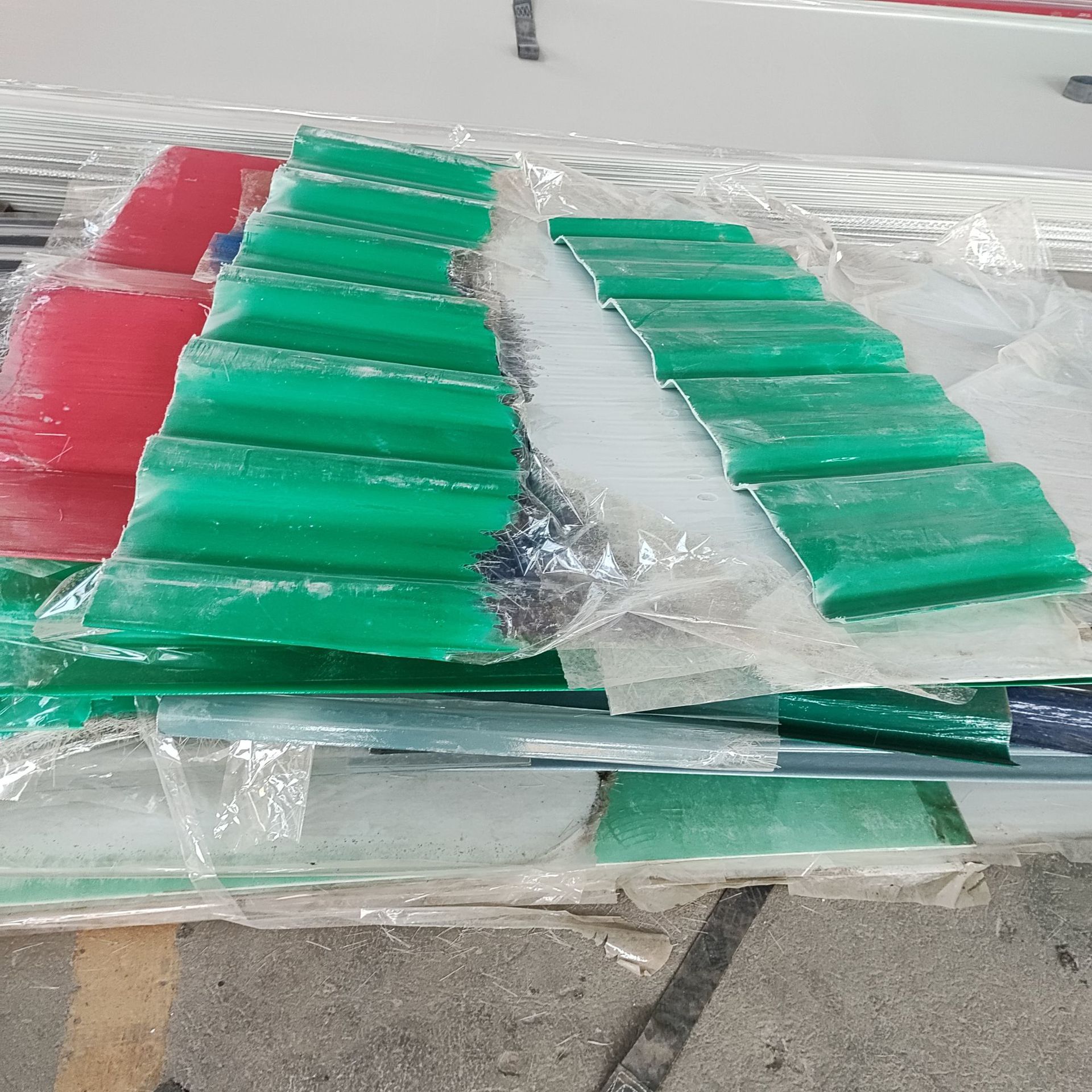 Spot Wave Light-Transmitting Tile Transparent Corrugated Fiberglass Anti-Corrosion Sunshade Thickeneded Frp Canopy Light-Transmitting Tile