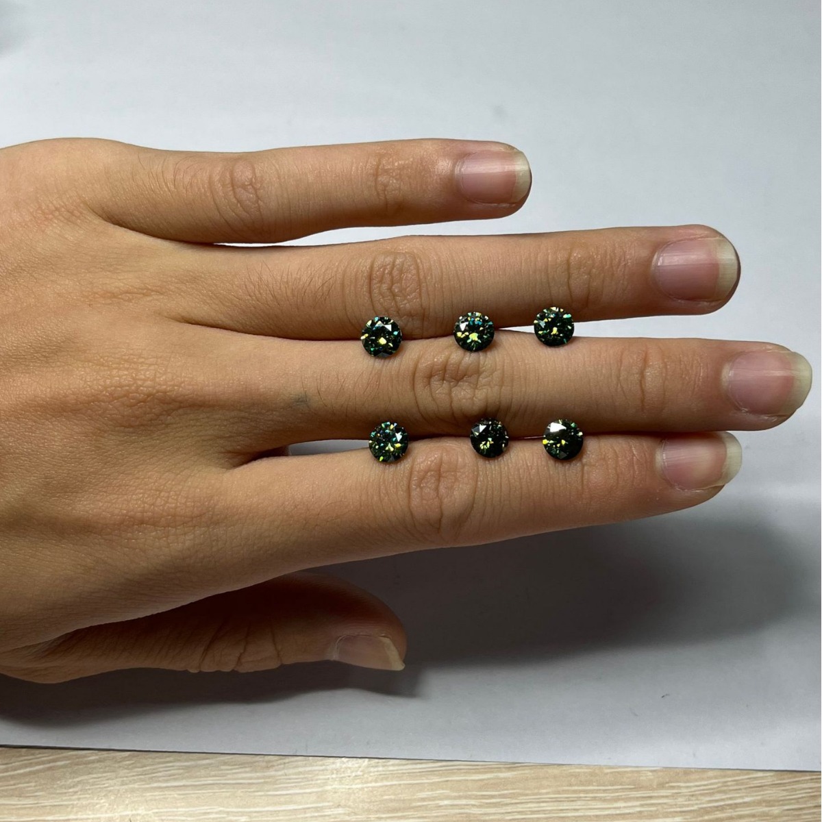 Mousan Factory Dark Green Moissanite Round Eight Heart and Eight Arrows Cutters Mousan Bare Stone VVS Clarity Gem Wholesale