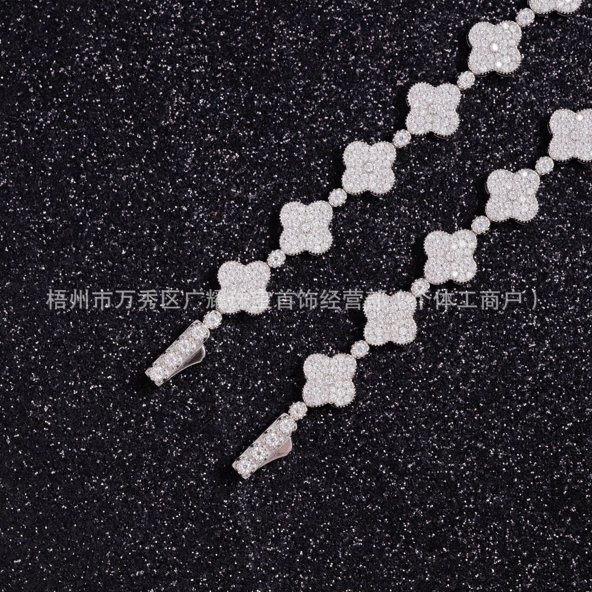 Fashionable S925 Silver Inlaid Moissanite Four-Leaf Clover Bracelet Niche Design Accessible Luxury Women's Bracelet