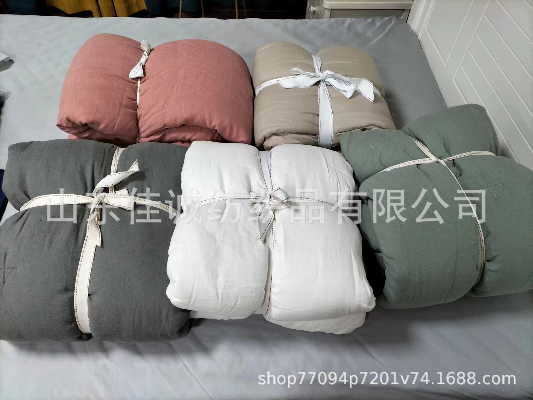 100% конопля/лен, наполнитель 55% соевого волокна, 45% шелкового пуха, размер 200*230, цена по договоренности