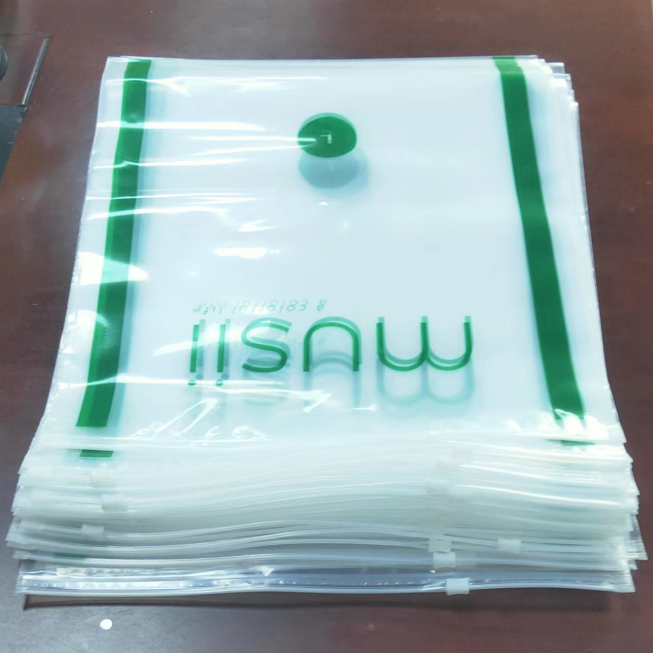 Customized Frosted Transparent Clothing Zipper Bag Clothing Packaging Pearlescent Film Pearl Cotton Plastic Packaging Zipper Bag Wholesale