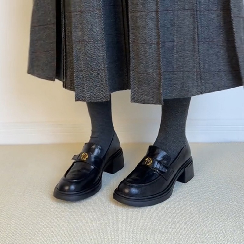 Sheepskin version ~ thick-heeled commuter thick-soled camellia loafers women's retro British style single-layer shoes a pedal small leather shoes.