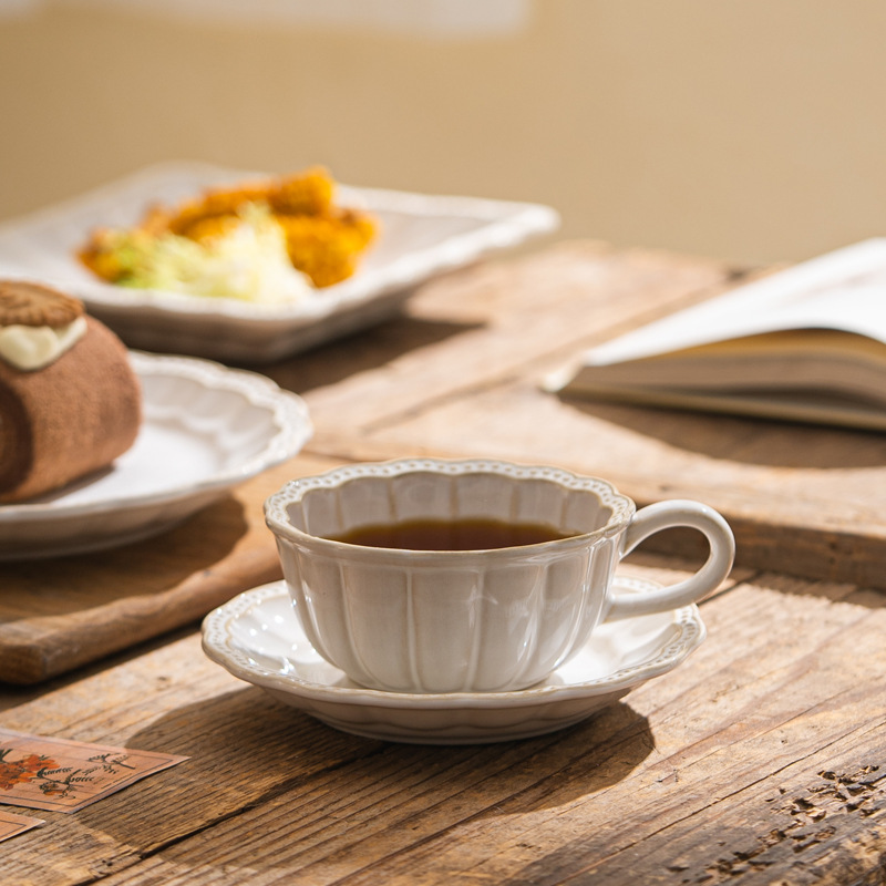 French-Style Cloud Shell Tableware Set with Embossed Ceramic Bowls and Plates for Home Use, Simple Kiln-Fired Wholesale Dessert Plates