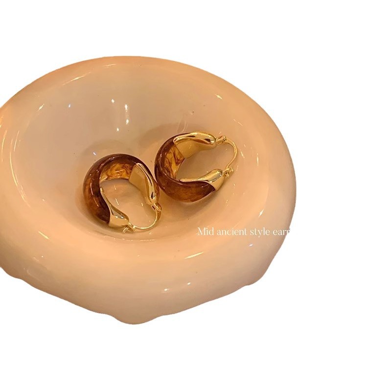 High Sense of Wisdom Autumn and Winter Maillard Retro Amber Ear Buckle Women's High Sense Elegant Ear Ring Earrings Women's Earrings Earrings