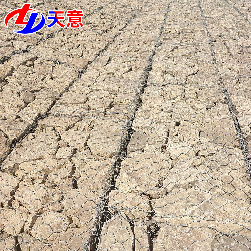 Customized River Embankment Galvanized Plain Mesh Renault Pad River Flood Prevention Solid Cage Stone Cage Mesh Roll Galvanized Greenbin Pad Factory