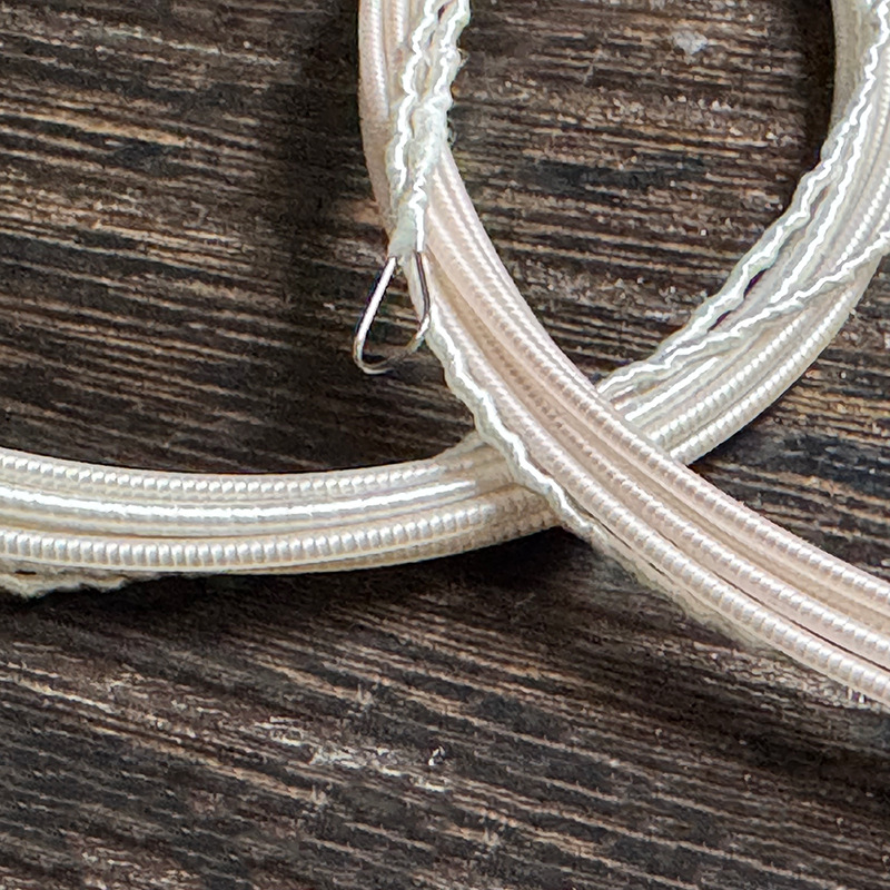 Mengyin Ancient Strings Inherit the Quality of Ancient Strings. the Tone Is Clear and Moist, the Penetration Is Strong and the Sensitivity Is High