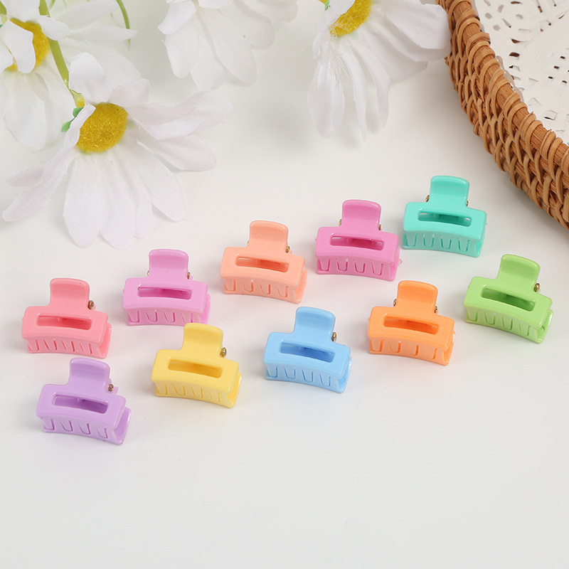 Wholesale Plastic 2cm Macaron-Colored Small Hair Clips for Children, Mini Hairpins, Braiding Clips, Side Clips, Shark Clips