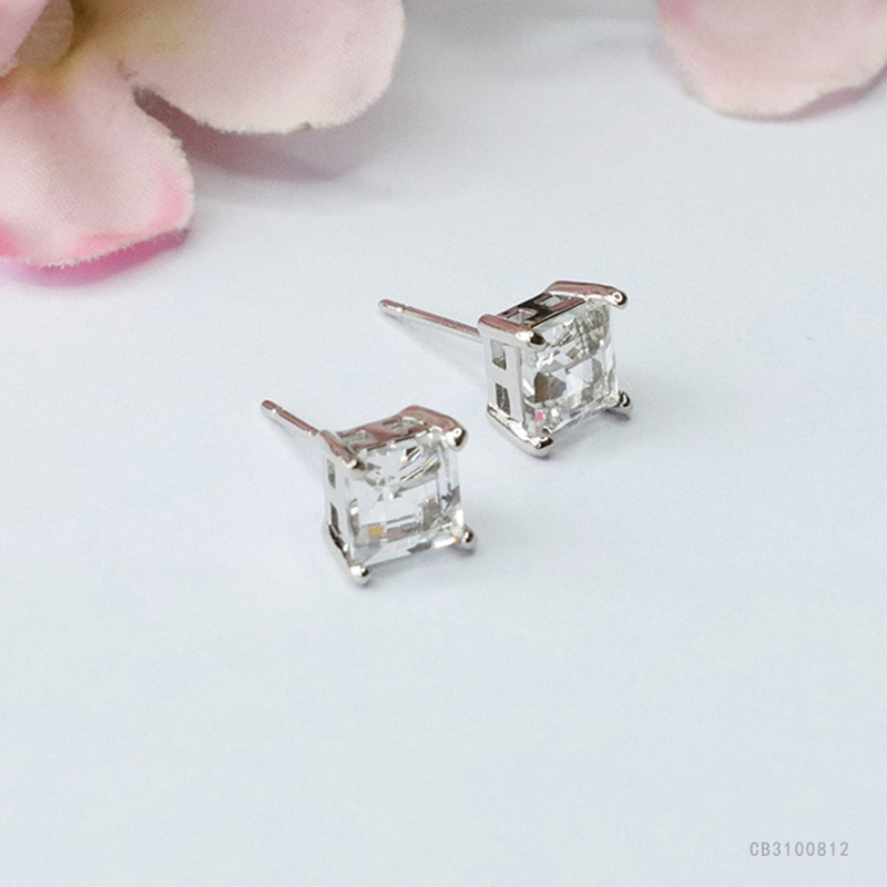 As soon as Yu genuine goods white crystal princess square earrings S925 silver needle earrings factory wholesale generation CB3100812