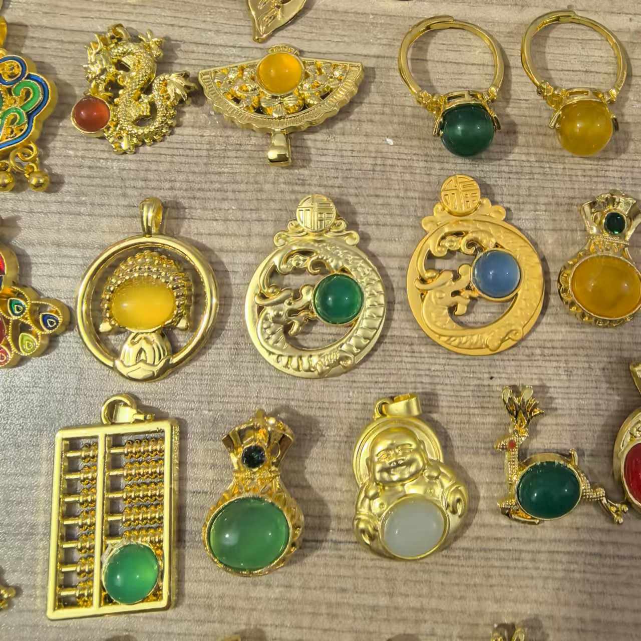 Chalcedony Agate Buddha Pendant Chalcedony Inlaid Guanyin Buddha Pendant Ancient Method Gold Inlaid 925 Pendant Live Supply