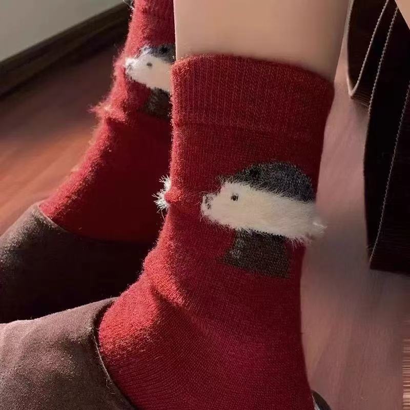 新款秋冬毛线加厚袜子红袜子百搭保暖新年圣诞线条波点中筒袜子女