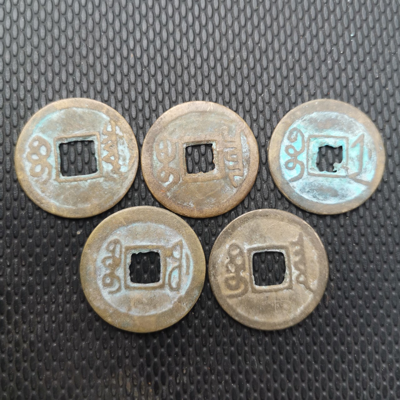 Factory Direct Sale of Copper 2.4 Five Emperors Coins, Handmade Replica Antique-Style Copper Coins for Display Threshold