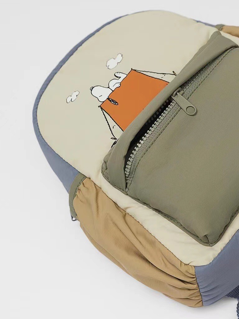 Wholesale 2022 New Cute Cartoon Backpack Lightweight Snoopy Printed Children's Backpack Kindergarten Small Schoolbag