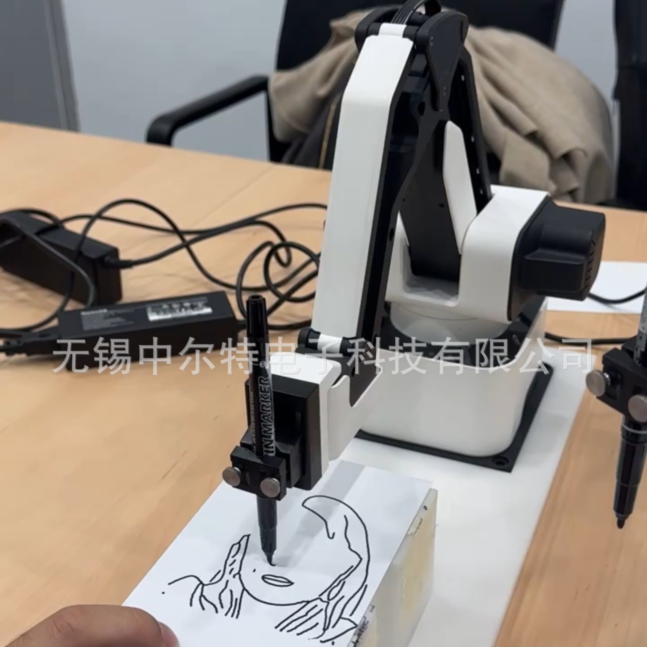 Rotrics Dexarm Multifunctional Robotic Arm 3D Printing Drawing Gripper Drawing Pen Holding Robot