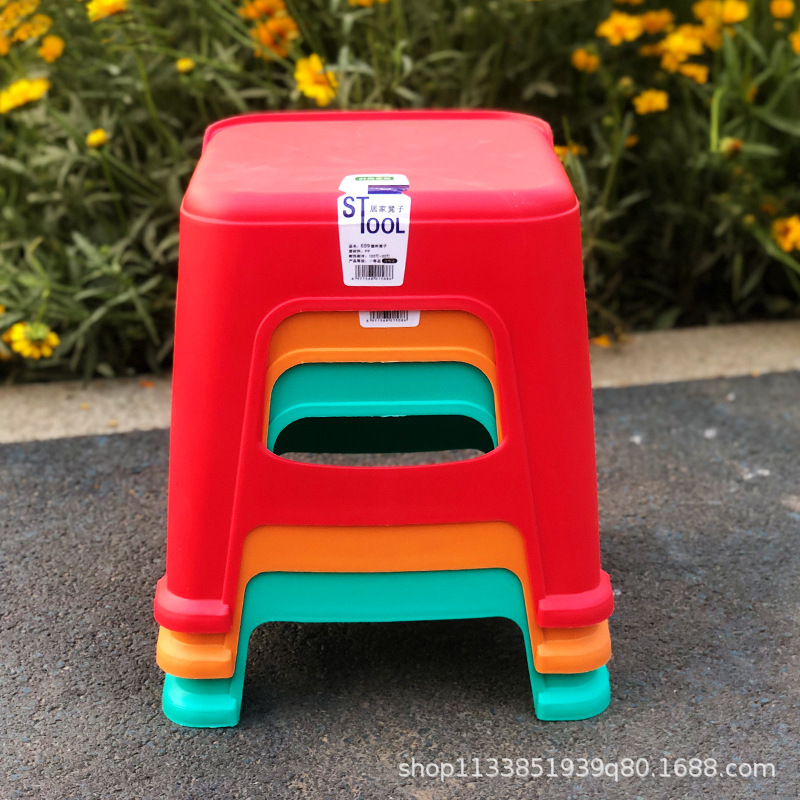 Portable Plastic Thickened Children's Stool for Home, Commercial and Office Use, Stackable Non-Slip Square Stool, Simple Swallowtail Stool Small