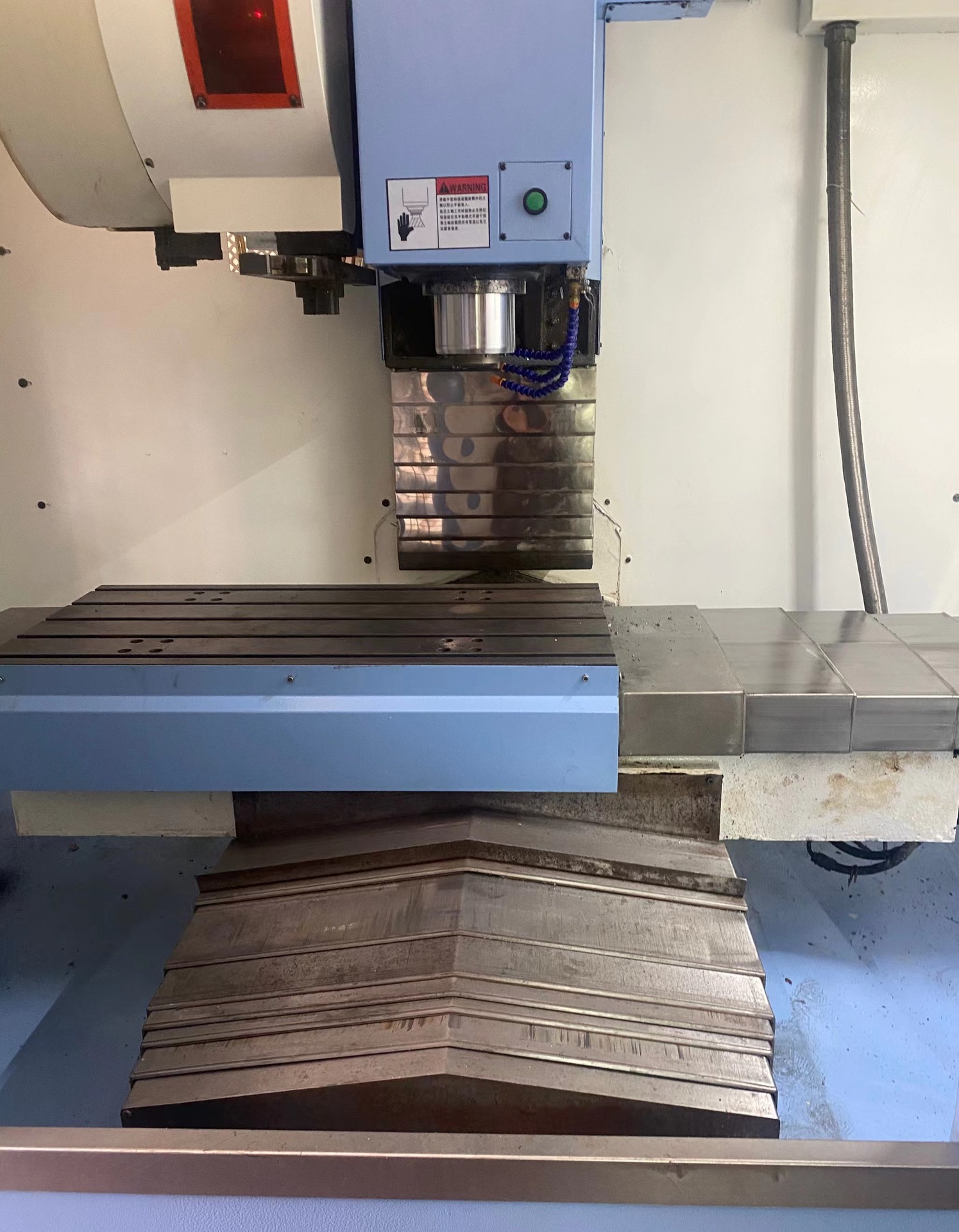 Turn to Let 9 Second-hand Taiwan Chao Group Processing Center V-10 Second-hand CNC Computer Gong Processing Center Machine Tool