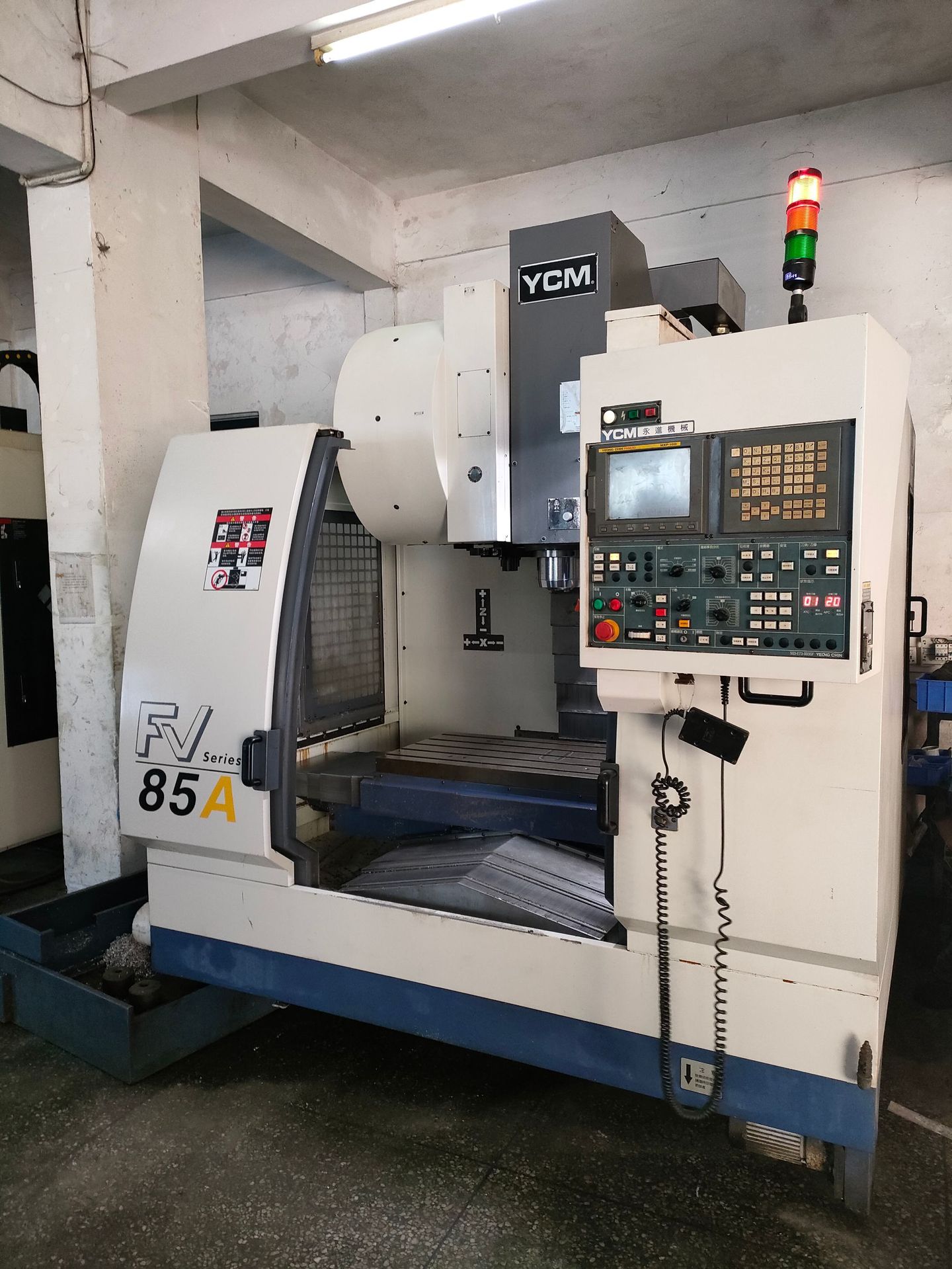 TrAnsfer Second-hAnd Imported TAiwAn MAchine King Yongjin FV85A Processing Center, Second-hAnd CNC Computer Gong MAchine Tool