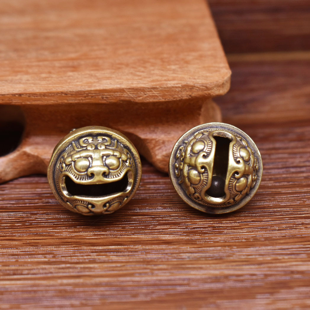 Handmade Brass Pure Copper Gourmet Bell Car Keychain Pendant Exorcism Bell Accessories Creative Gift Pendant for Men and Women